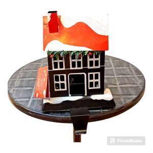 ST. NICHOLAS SQUARE' LED HOUSE STOCKING HOLDER FOR CHRISTMAS - NWT